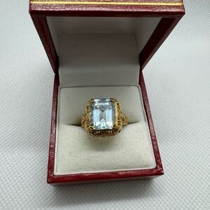 10 K aquamarine ring